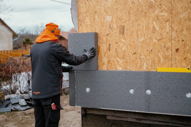 Hőszigetelés télen: hány fokig lehet nekiállni a munkának?