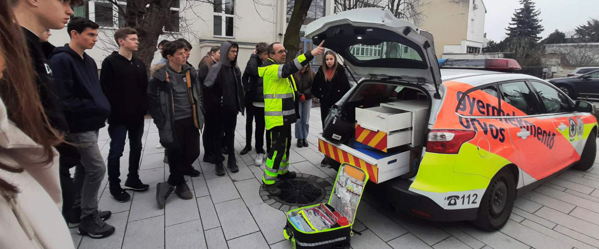 Mentőautóra gyűjtött a Masterplast